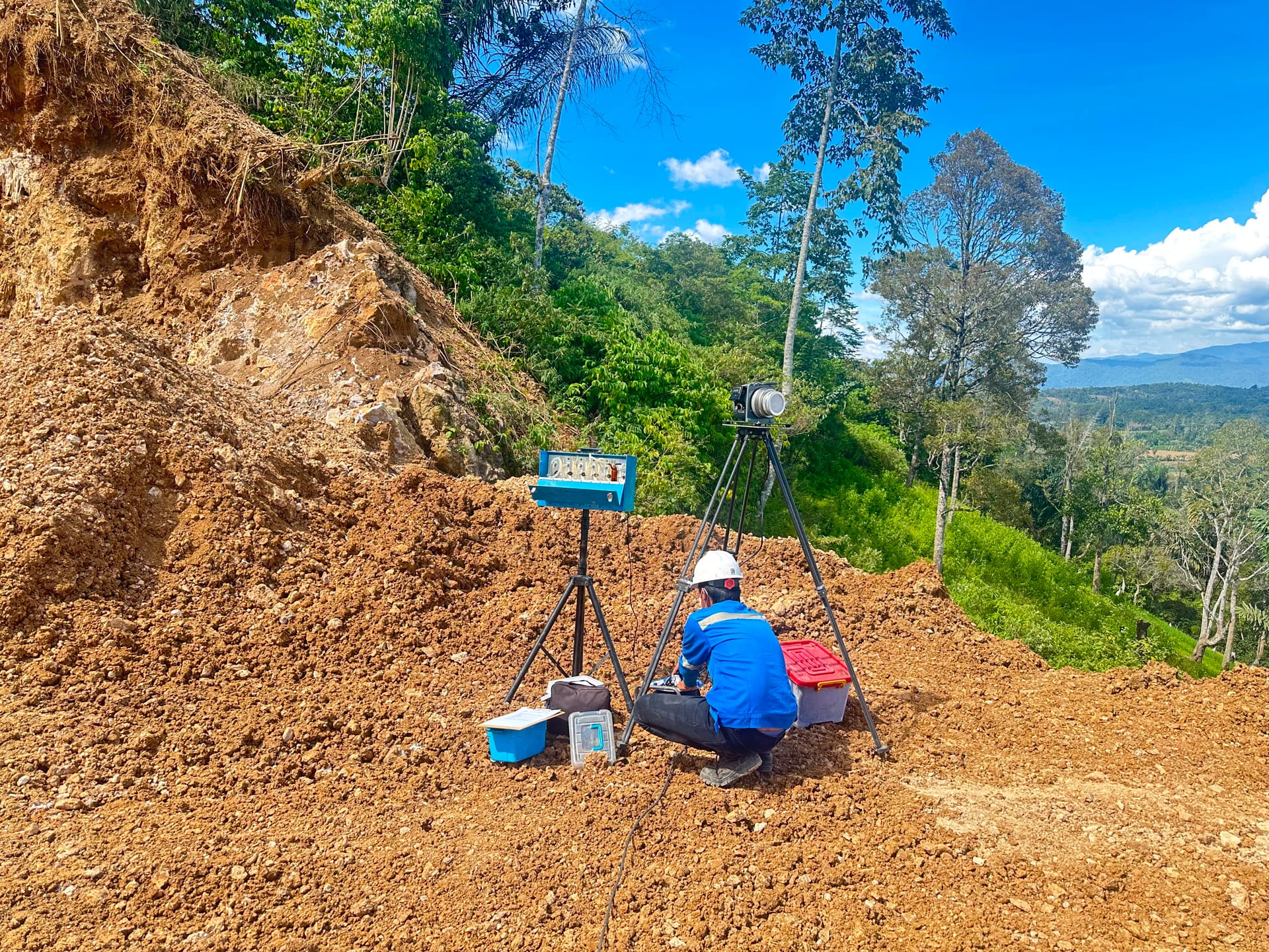 Tim lapangan melakukan survei kondisi lahan